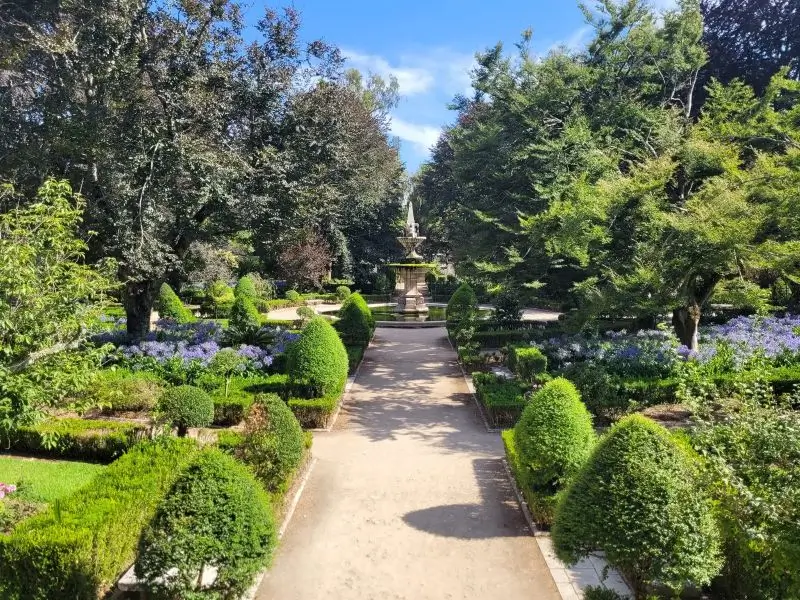 fountain as central point of English style garden